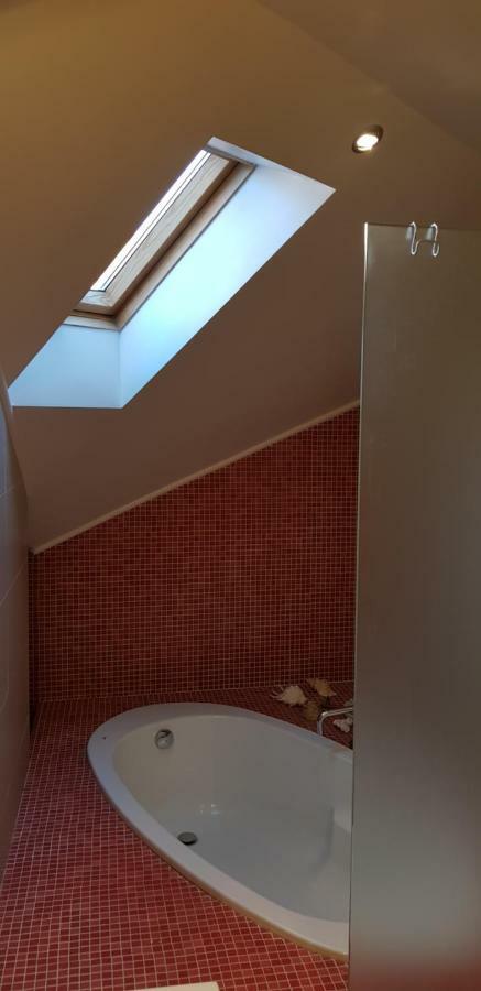Exceptional Uzupis Bridge 3 Bedroom Apartment Vilnius Ngoại thất bức ảnh