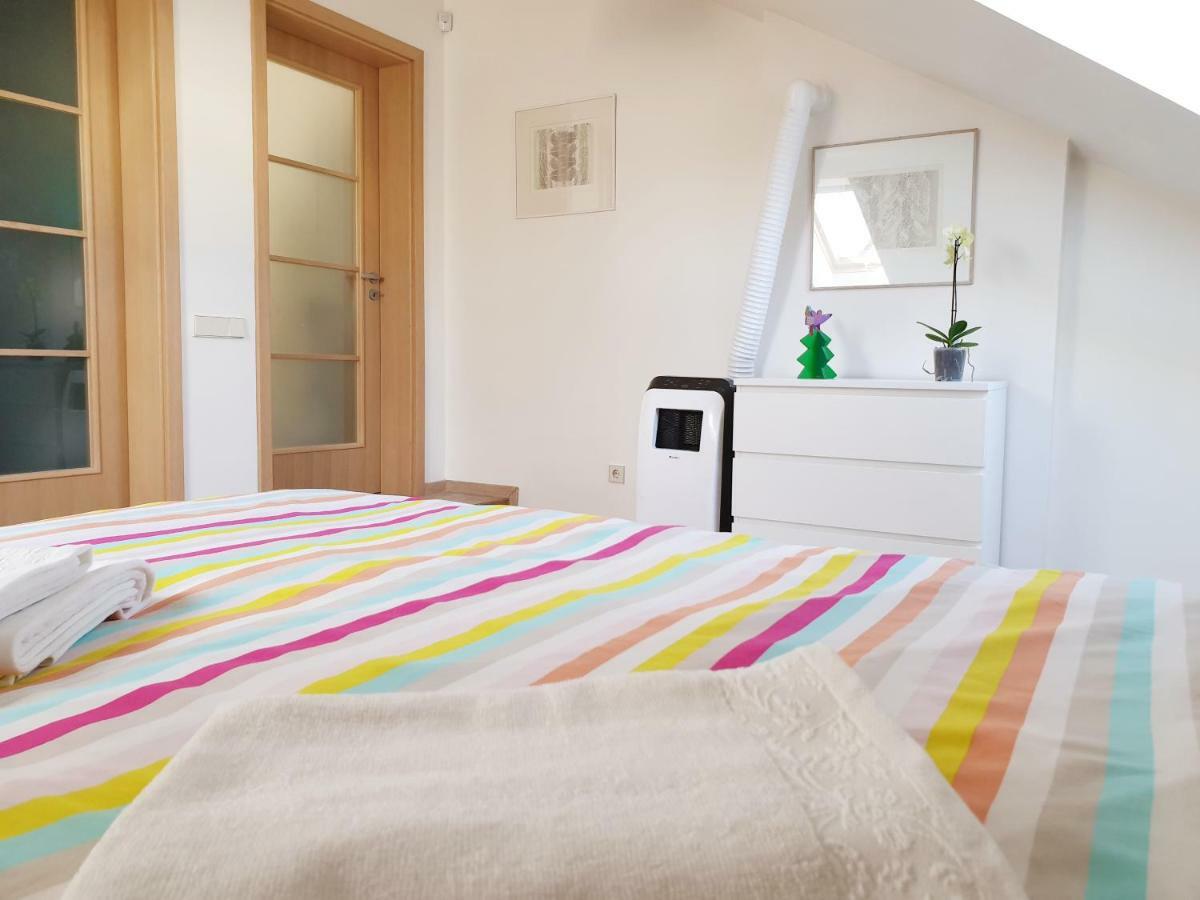 Exceptional Uzupis Bridge 3 Bedroom Apartment Vilnius Ngoại thất bức ảnh