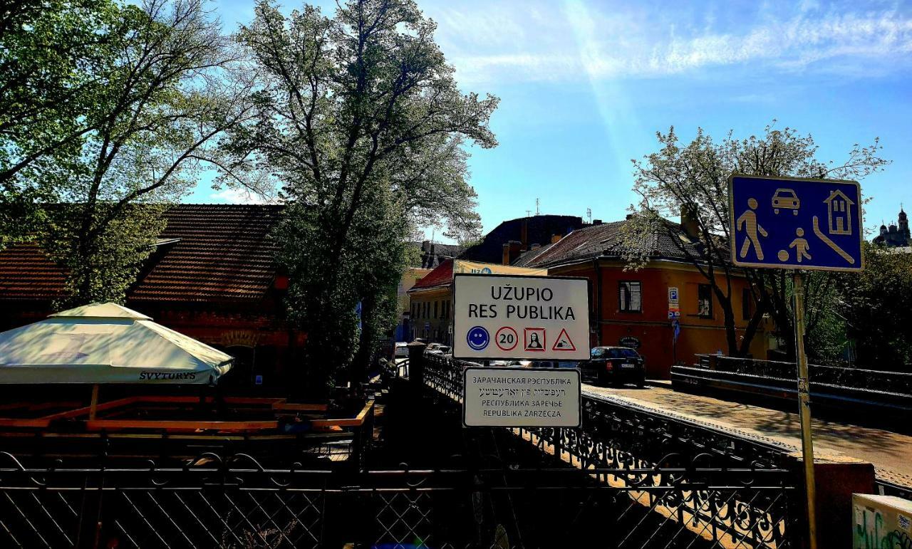 Exceptional Uzupis Bridge 3 Bedroom Apartment Vilnius Ngoại thất bức ảnh